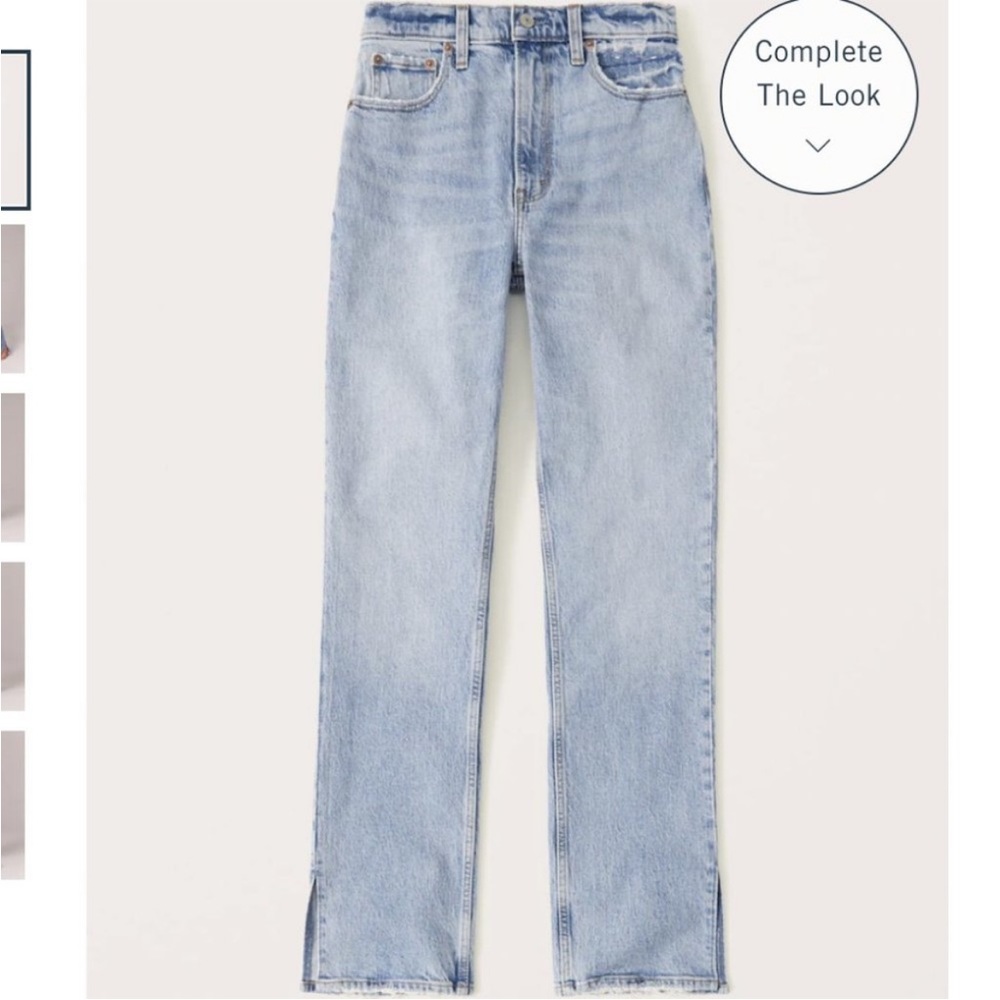 Abercrombie Curve Love Ultra High Rise 90s
Straight Jean - Light Wash
